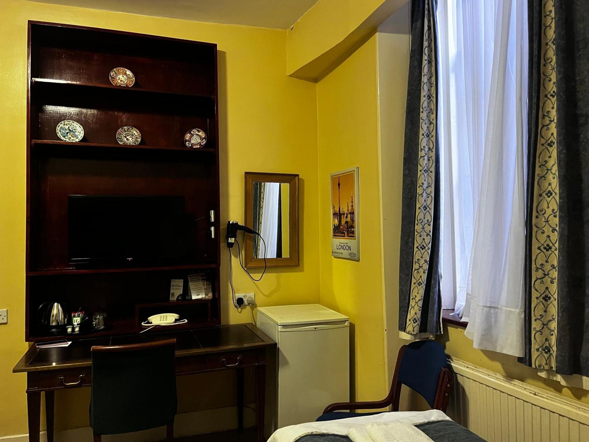 Dolphin Hotel London Room photo